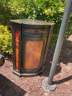 Corner cabinet