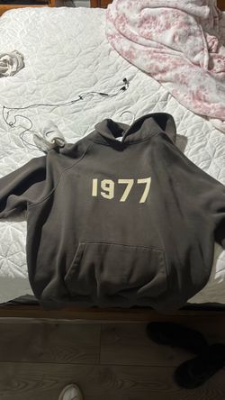 Essential hoodie 1977