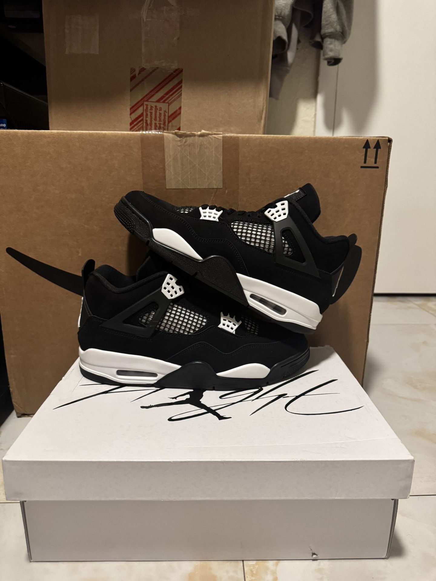Jordan 4 White Thunder