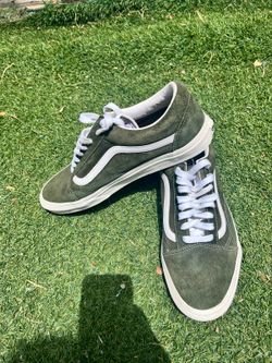 Tennis shoes 10.5