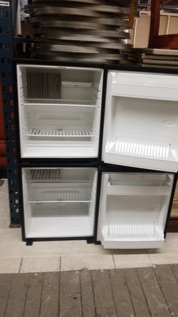 Hotel style mini fridge/cooler silent when working