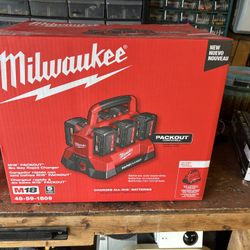 Milwaukee 6-Port Rapid Charger