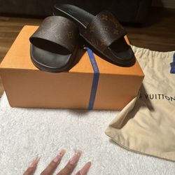 Louis Vuitton Men Slides