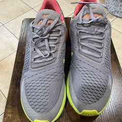 Nike 270 Size 10.5