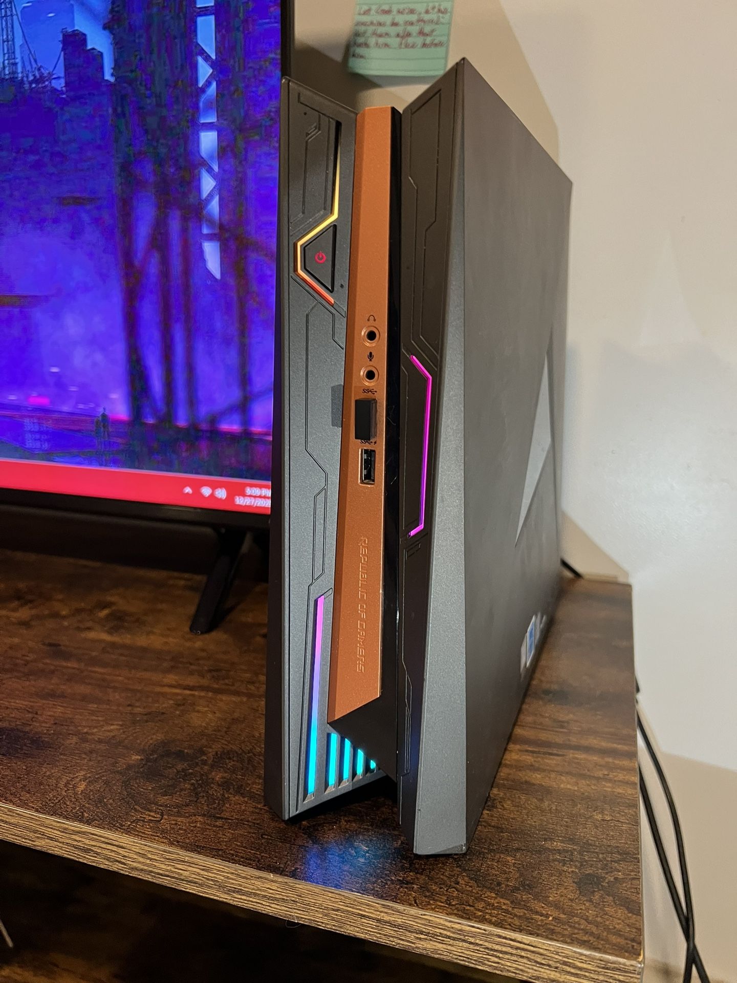 Asus ROG GR8 II desktop console