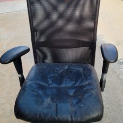 OFFICE CHAIR