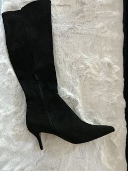 NEW, NEVER WORN, CHARLES BY CHARLES DAVID , BLACK TALL BOOTS WITH ZIPPER , SIZE 9 1/2, PAID $120. BUY TODAY $ 30.00