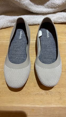 Allbirds Size 8 beige flats