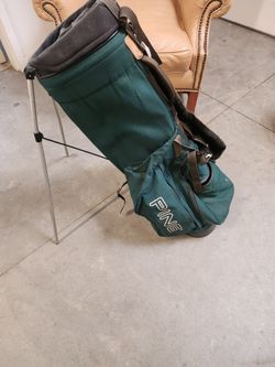 Ping golf bag missing bottom part