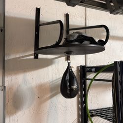 Speed Bag  Attaches To Wall