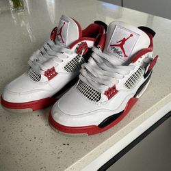 Jordan 4 Fire Red Size 8!