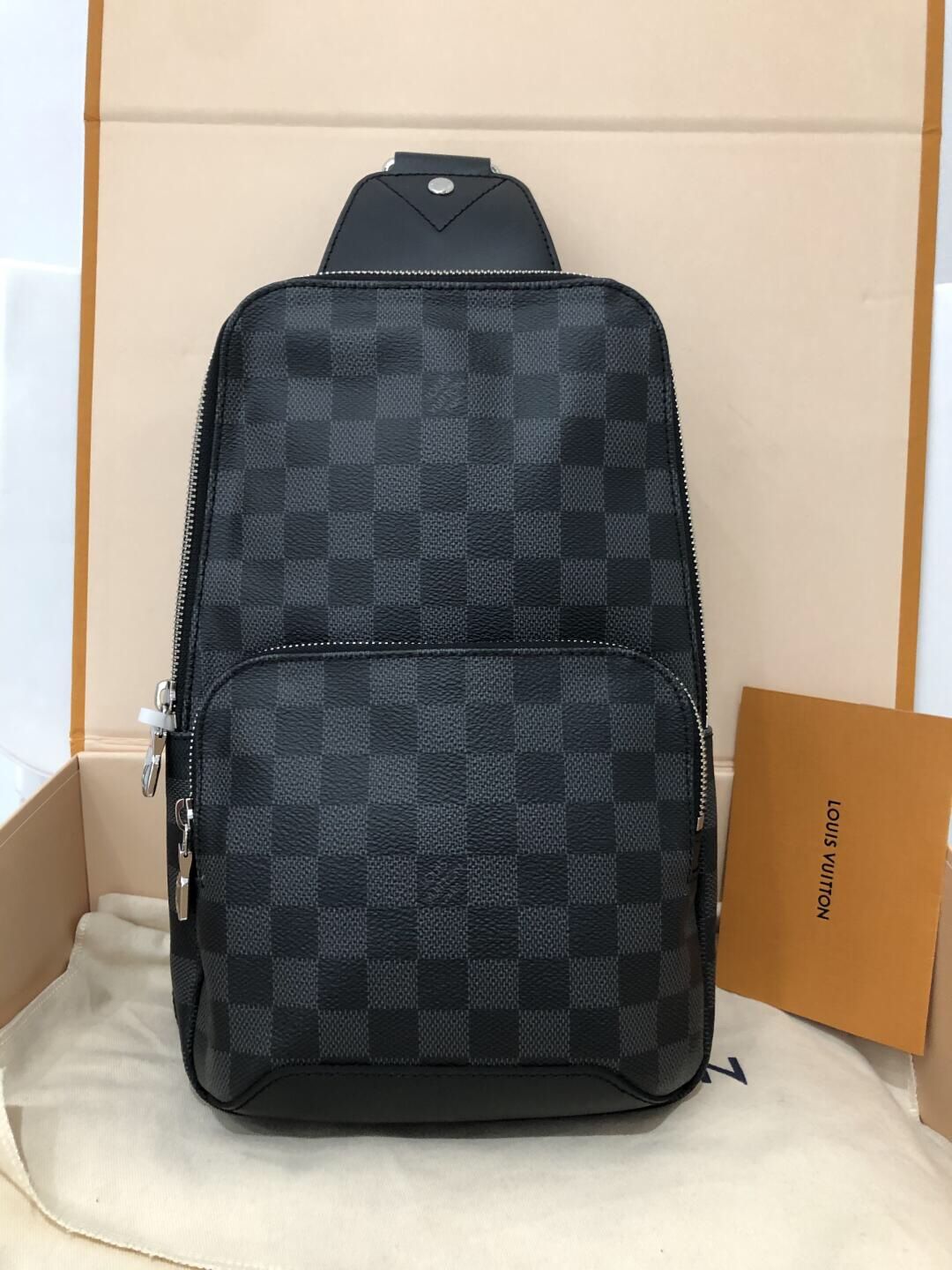 Men's 𝐥𝐨𝐮𝐢𝐬 𝐯𝐮𝐢𝐭𝐭𝐨𝐧 Avenue Sling Bag