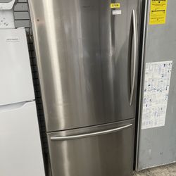 Hisense Bottom Freezer In Stainless Steel Counter Depth 