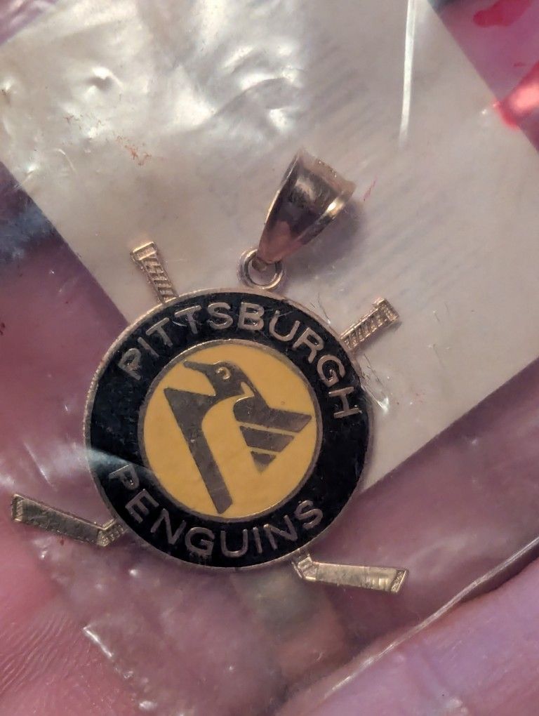 New Old Stock 1990's Pittsburgh Penguins 14k Gold Charm