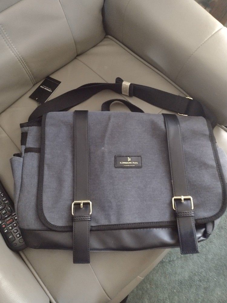 Bag Canvas Messenger Bag London Fog. New Never Used With Tag That States $108. Selling For $40. Cash Porch Pickup Redmond