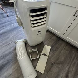 Ac 8,000 BTU COME WITH AL ACCESSORIES 