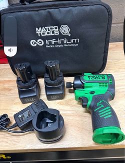 Matco 16v 1/4" Stubby Impact Driver KIT w/ 2x Batteries, Charger and Case **LIKE NEW**