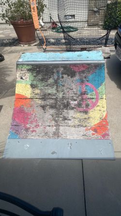 Quarter Pipe Skate Ramp
