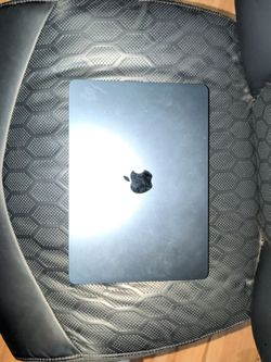 Macbook air 13" m3, 2024 space gray 8gb ram