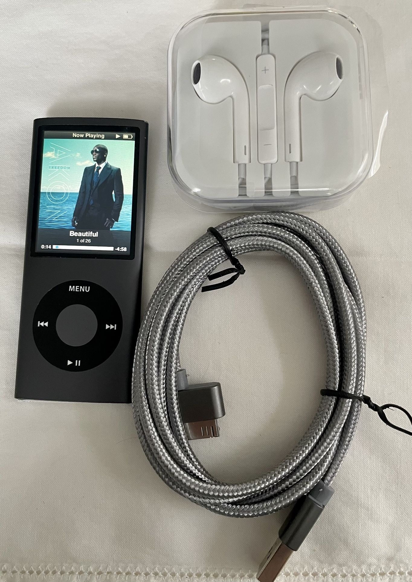 Apple iPod Nano 4th Generation 8gb Grey With New Cable And Earbuds