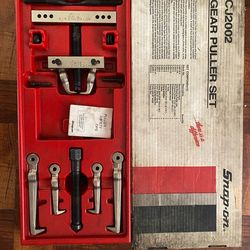 Snap on gear puller