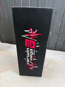 Cerwin Vega speaker box for 12in subwoofer