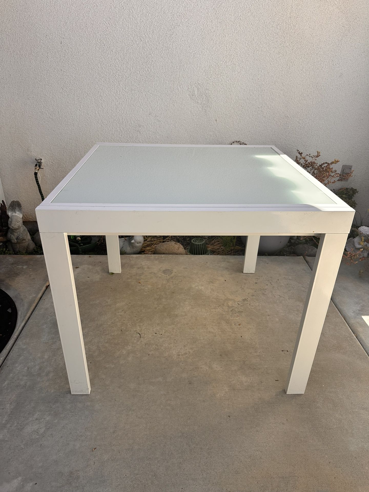 Free table - Pick Up In Rancho Bernardo
