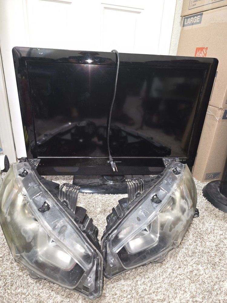 Honda Civic Headlights And 32 Inch Tv