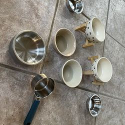 Cat Food Bowls and Food Scoop