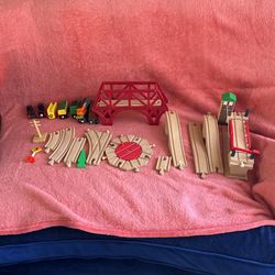 Wood Train Tracks & Accessories 