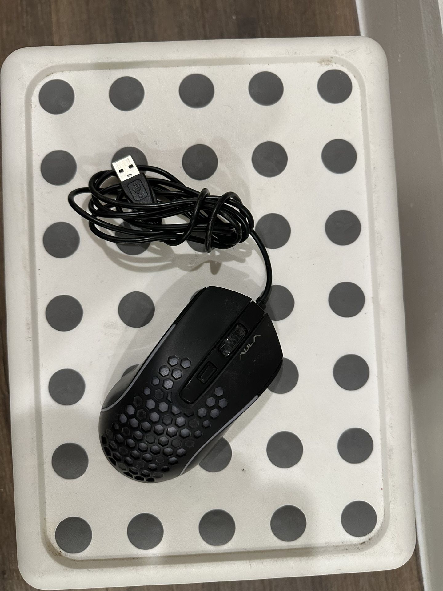 Title: AULA Lightweight Gaming Mouse – Honeycomb Shell – USB – Great Condition