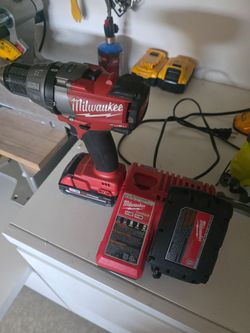 Milwaukee Drill Driver set 2 batteries and charger.