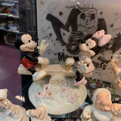 Disney Lenox Mickey Sees True Love Figurine 