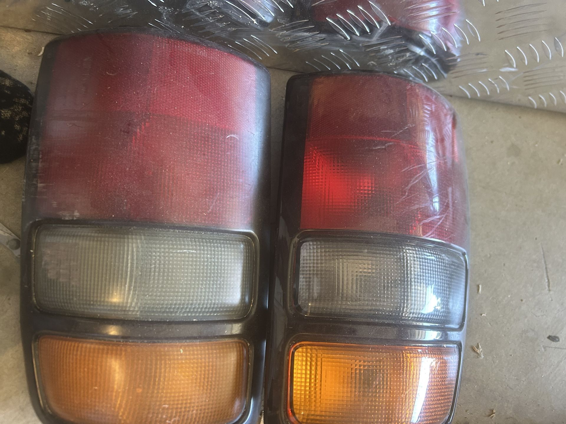 03 Chevy Tahoe Tail Light