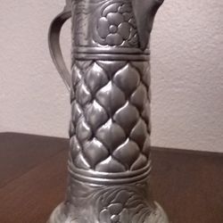 18TH CENTURY GERMAN PEWTER JUG FLAGON, LOBED CUSHION AND FLORAL DETAILS. EXCELLENT PRICE AND CONDITION !