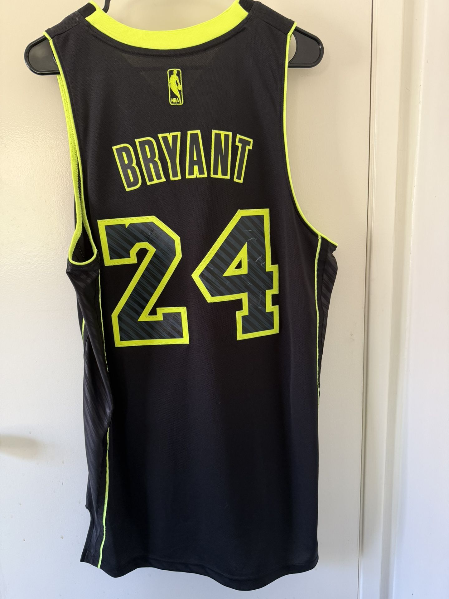 Kobe Bryant Lakers #24 Jersey (Adidas, Size M) Like new