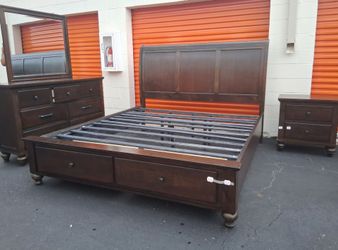 Kng Sz Bd St With mirr Good Condition