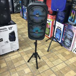 2000 W wireless Karaoke with stand Bluetooth, Portable and Rechargeable Loud Speaker with wireless microphone and remote new in box ! 