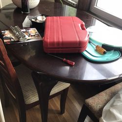 dinning table three chairs 