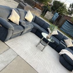 Large Bobs Furniture Sectional Couch 🛋️ 