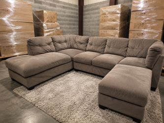 COD DELIVERY Plush sectional couch chaise and ottoman