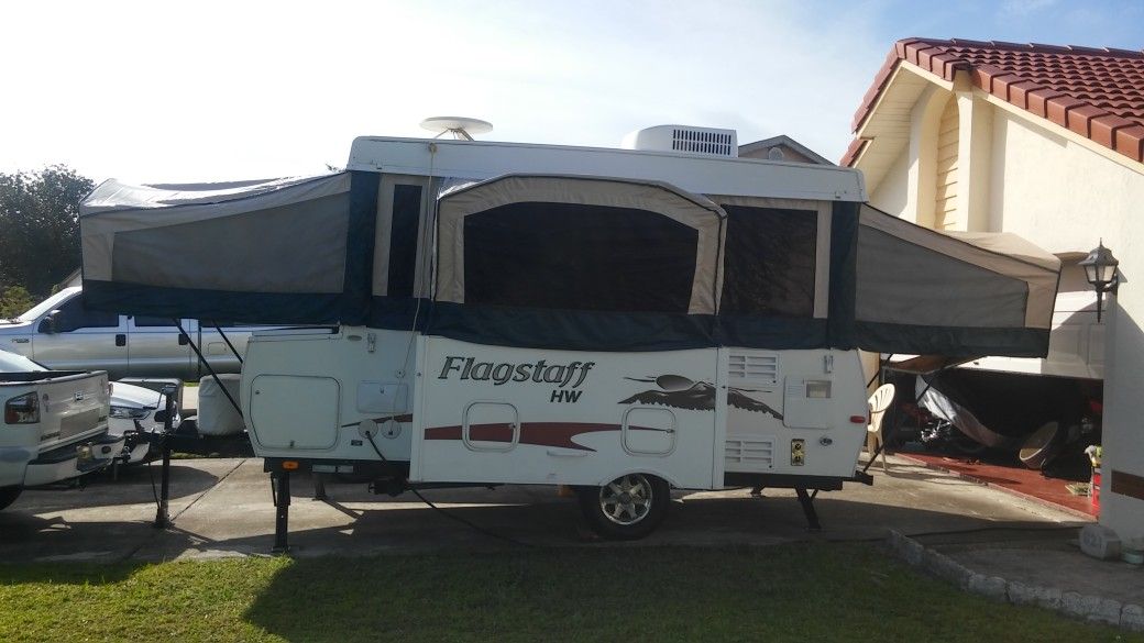 2008 Flagstaff Hw 25 s/c Camper.