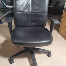 Leather Office Chair (Turnstone)