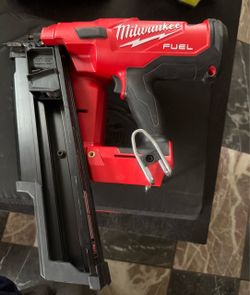 Milwaukee M18 FUEL 3-1/2 in. 18-Volt 21-Degree Lithium-Ion Brushless Cordless Framing Nailer (Tool-Only