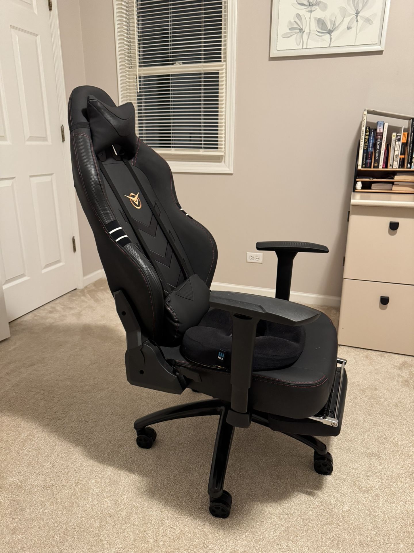 Gaming Chair Ergonomic Computer Chair with Footrest and Lumbar Support