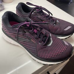 Brooks Women’s Running Shoes 10