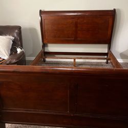 Queen Size Sleigh Bed