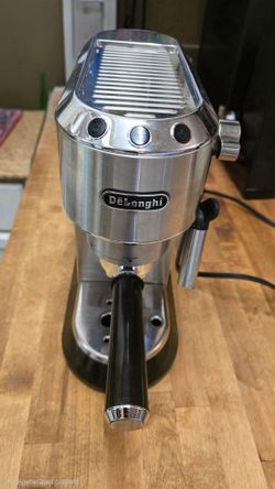 Delonghi Dedica Espresso Machine/ Cafetera Espresso Delonghi