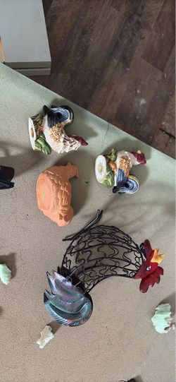 Rooster and Chicken Figurine Decor Set