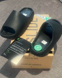 Yeezy Slides - Black Onyx - BRAND NEW IN BOX - porch pick up Macomb 22/Hayes/Garfield